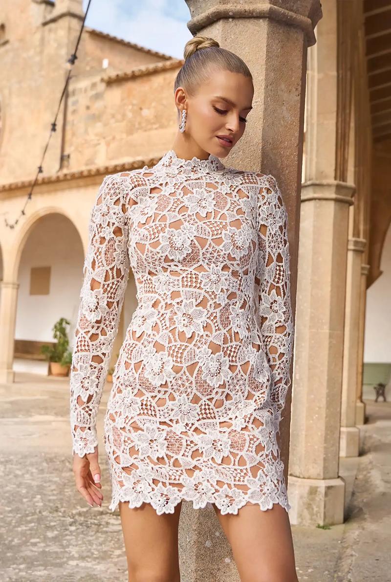 Biżuteria do koronkowej sukni weselnej