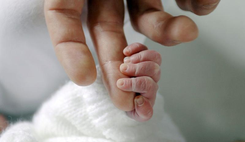 Bezpieczne obcinanie paznokci u niemowląt