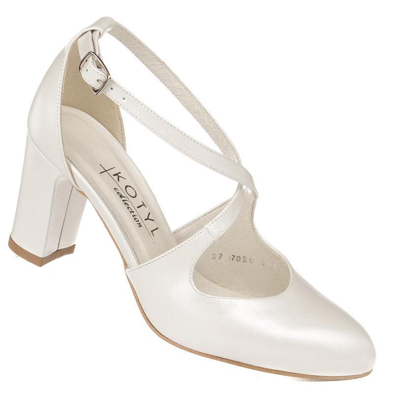 Buty do ecru sukni ślubnej