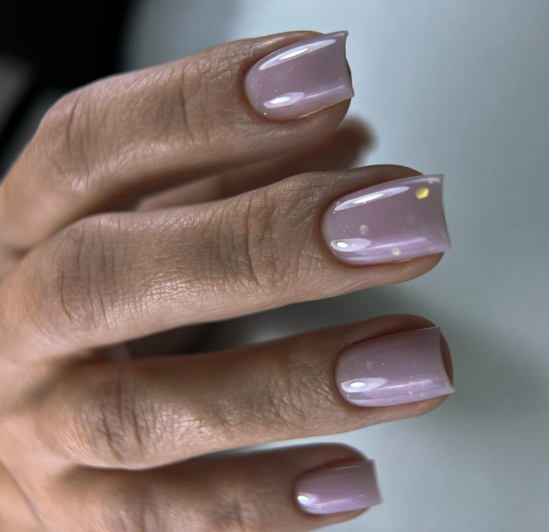 Hybryda na paznokciach żelowych