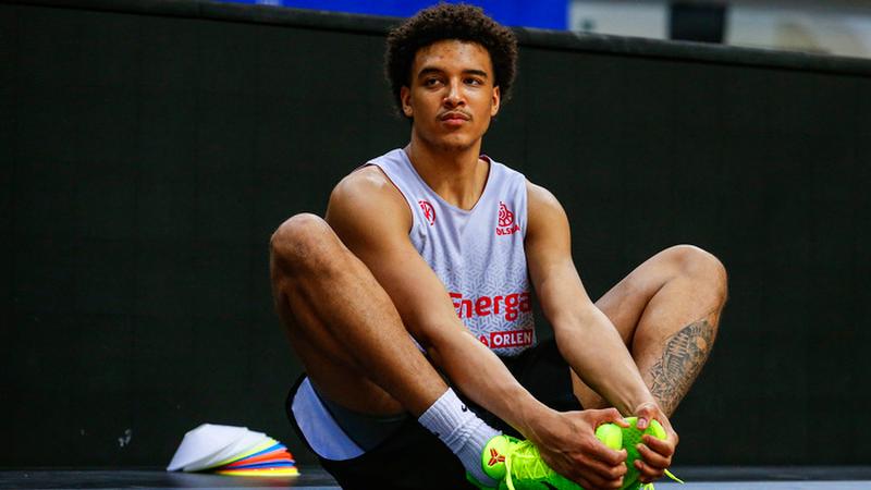 Buty, w których gra Jeremy Sochan – odkryj jego tajemnicę na boisku