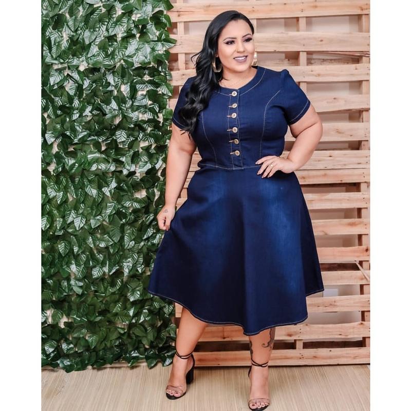 Stylowe porady: Jak się modnie ubrać w rozmiarze 44?