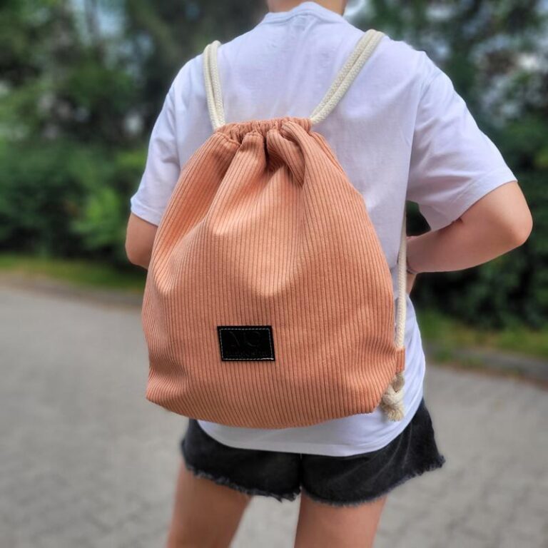 Zrób to sam: jak uszyć elegancki worek plecak z podszewką krok po kroku