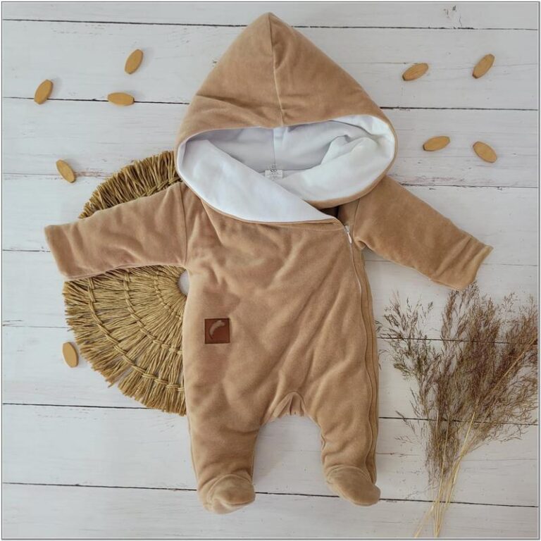 Jak wybrać idealny rozmiar kombinezonu zimowego dla niemowlaka?