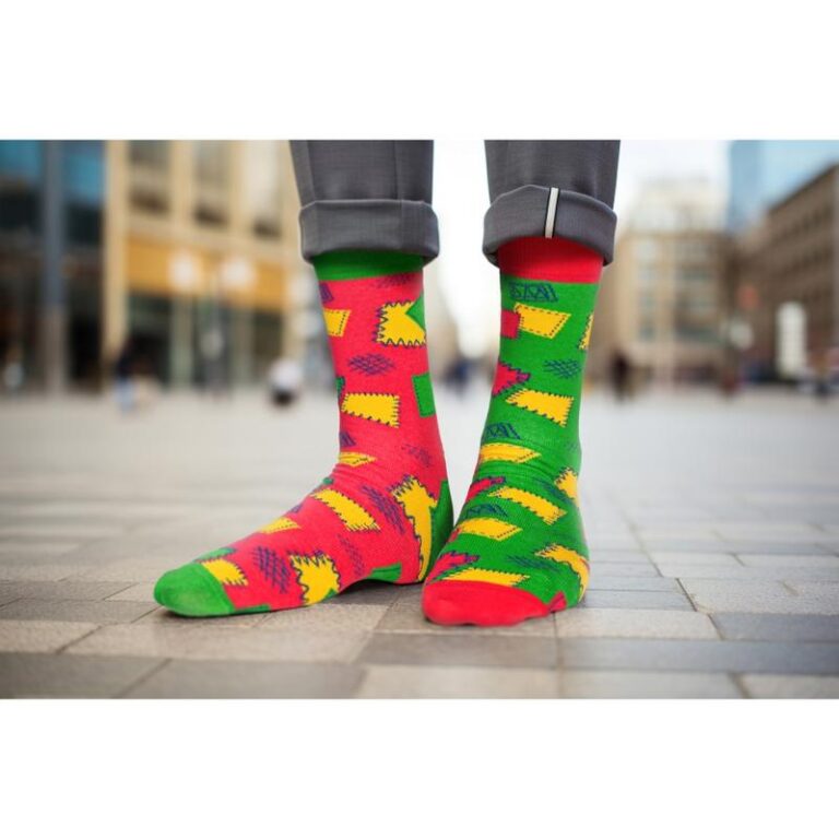 Kolorowe skarpetki – jak je zestawić z różnymi butami?