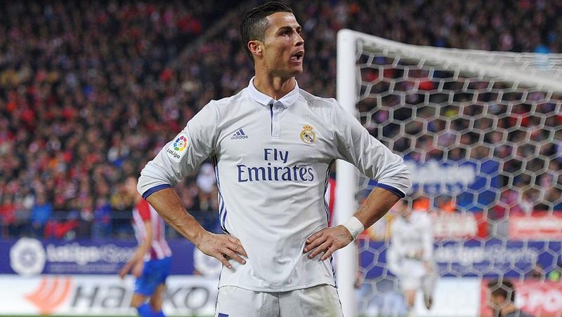 Buty Ronaldo na boisku i na co dzień