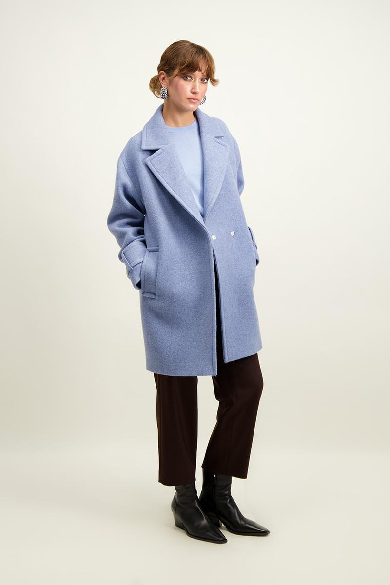 Odcienie butów pasujące do niebieskiego płaszcza