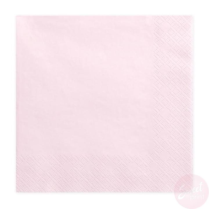 Stylizacje w pudrowym różu