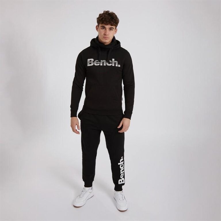 Jak w prosty sposób uszyć wygodną bluzę z kominem?