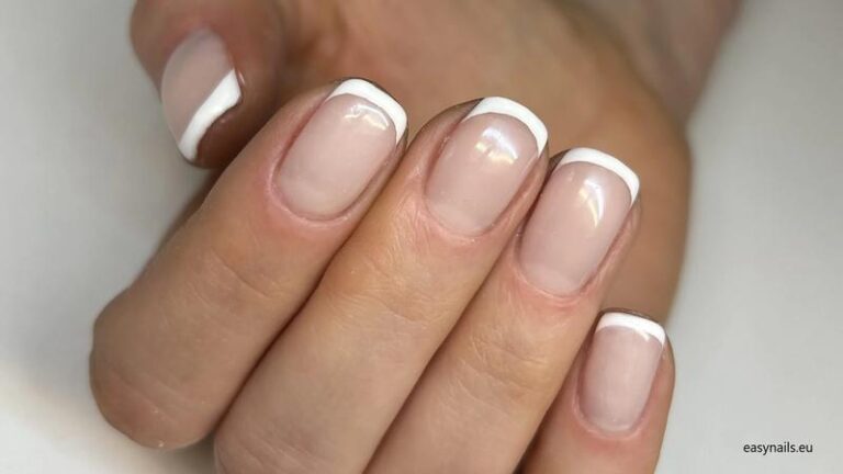 Manicure francuski: nieprzemijająca elegancja czy przestarzały trend?