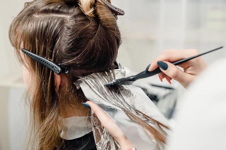 Odkryj Sekret: Jak Farbować Włosy Od Spodu, By Uzyskać Efekt Wow!