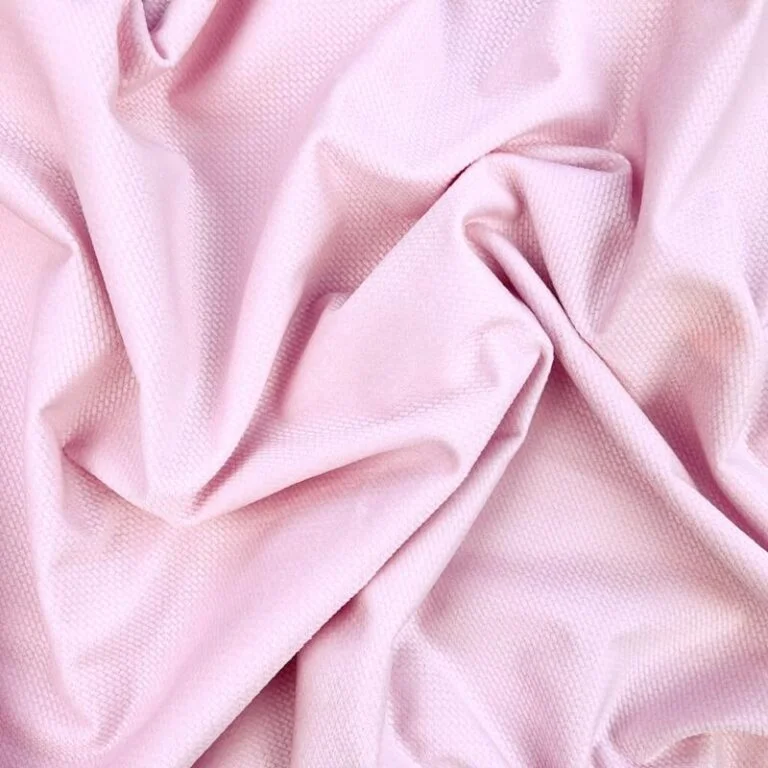 Stylowe połączenia: jakie buty do pudrowego różu wybrać, aby olśniewać?