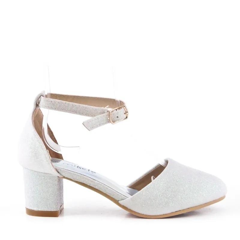 Trendy w obuwiu komunijnym